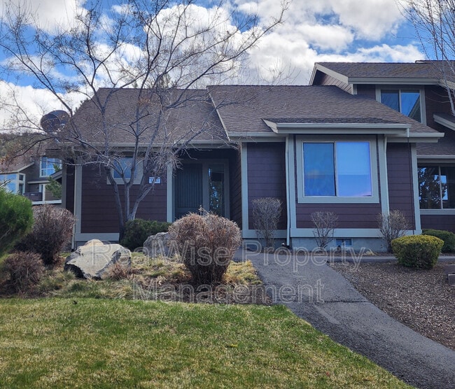 property at 1445 Highland Vw