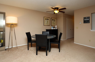 Ravenna Woods Apartments in Twinsburg, OH - Building Photo - Interior Photo