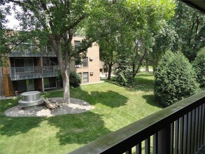 2800 Hamline Ave N in Roseville, MN - Building Photo - Building Photo