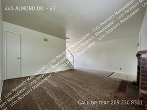 445 Almond Dr in Lodi, CA - Building Photo - Building Photo