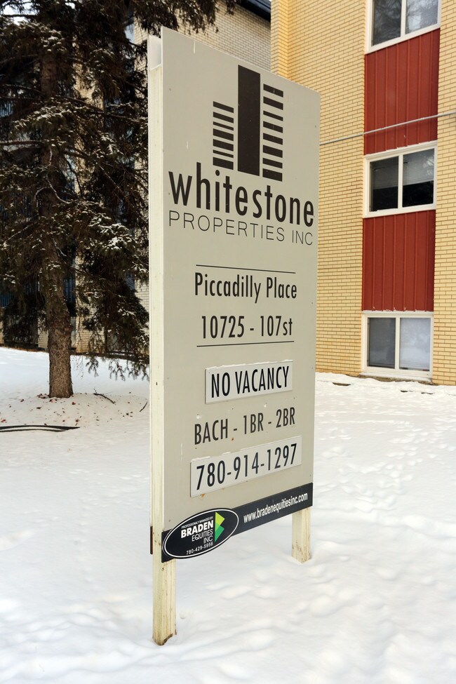 Piccadilly Place in Edmonton, AB - Building Photo - Building Photo