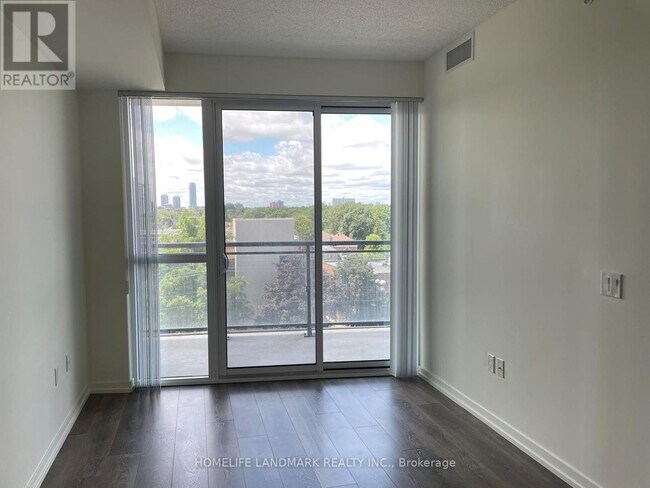 3237 Bayview Ave in Toronto, ON - Building Photo - Building Photo