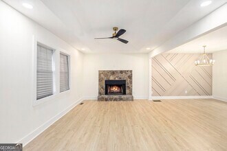 107 Lake Ridge Rd in Newnan, GA - Building Photo - Building Photo