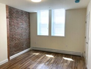 323 Pearl St in Burlington, VT - Building Photo - Building Photo
