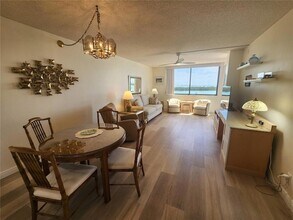 6295 Bahia Del Mar Cir, Unit 507 in St. Petersburg, FL - Building Photo - Building Photo