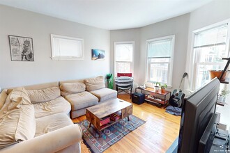 23 Tufts St, Unit 2 in Cambridge, MA - Foto de edificio - Building Photo