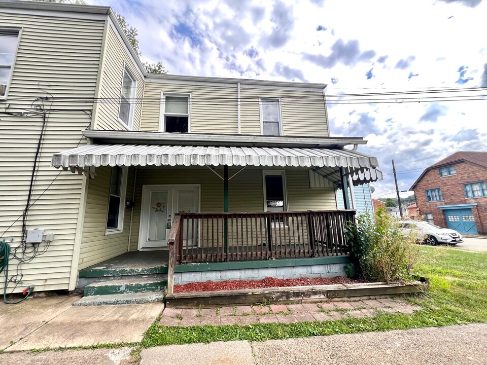 1317 6th Ave-Unit -#2 in New Brighton, PA - Building Photo