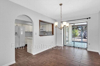 7365 S Leewynn Dr in Sarasota, FL - Building Photo - Building Photo