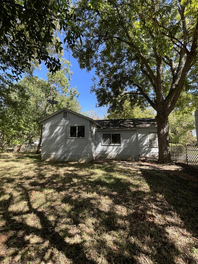 935 Allen Ave in New Braunfels, TX - Building Photo - Building Photo