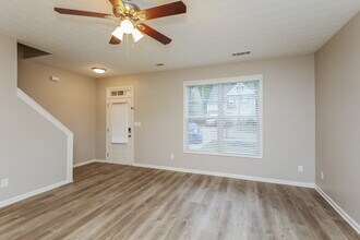 422 Marsh Lake Rd SE in Lawrenceville, GA - Building Photo - Building Photo