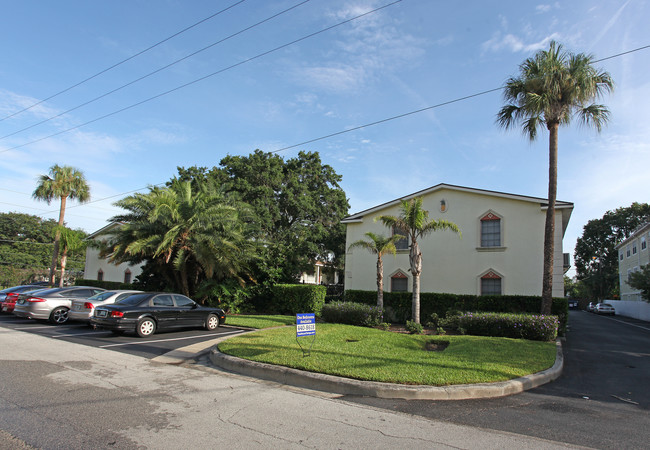 Tara House South Apartments in Tampa, FL - Building Photo - Building Photo