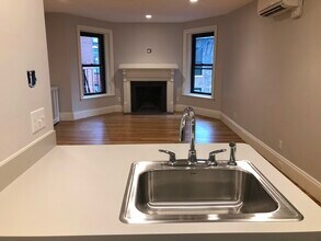 170 Newbury St, Unit 6 in Boston, MA - Foto de edificio - Building Photo