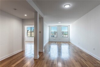 221 Elizabeth St in Utica, NY - Building Photo - Building Photo