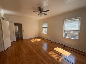 318 S Kingsley Dr, Unit 312 in Los Angeles, CA - Building Photo