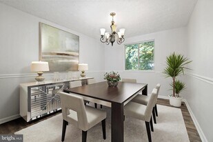 3618 Wharf Ln in Triangle, VA - Building Photo