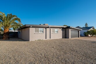 5010 W Beverly Ln in Glendale, AZ - Building Photo - Building Photo