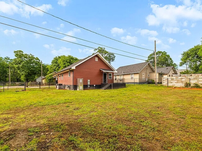 73 E 8th St in Greenville, SC - Building Photo - Building Photo