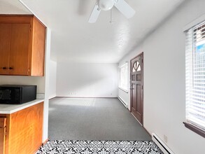 1634 SW 114th St, Unit Unit 2 in Seattle, WA - Building Photo - Building Photo