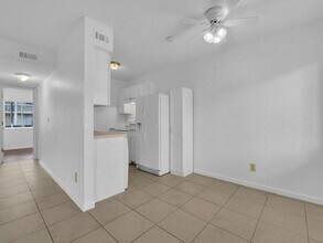4617 Bayshore Dr in Naples, FL - Building Photo - Building Photo