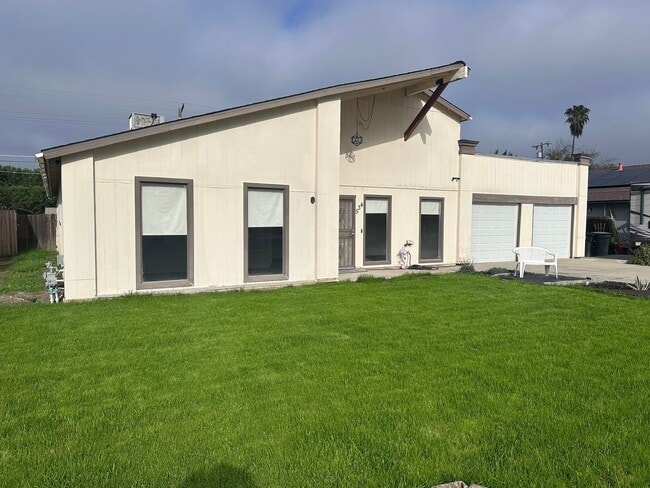 534 Ash St in Lemoore, CA - Building Photo - Building Photo
