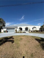 711 SE 33rd Terrace in Cape Coral, FL - Building Photo