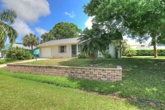 1690 Seahouse St in Sebastian, FL - Building Photo - Building Photo