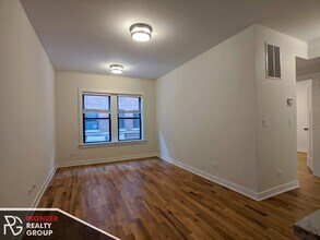 2209 W Eastwood Ave, Unit 3 in Chicago, IL - Building Photo - Building Photo