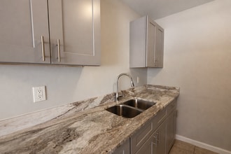 2068 Franklin St in Ft. Myers, FL - Building Photo - Building Photo