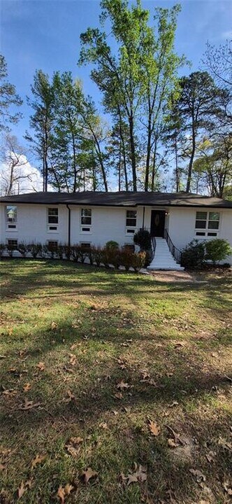 605 Dalrymple Rd in Atlanta, GA - Building Photo