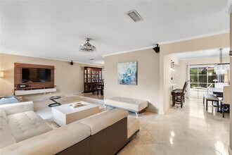 11201 SW 136th St in Miami, FL - Building Photo - Building Photo