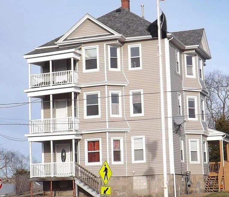 22 Shove St in Fall River, MA - Foto de edificio