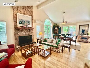 37 Bonac Woods Ln in East Hampton, NY - Building Photo - Building Photo