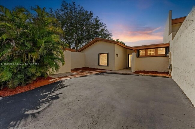 7688 SW 105th Pl in Miami, FL - Building Photo - Building Photo