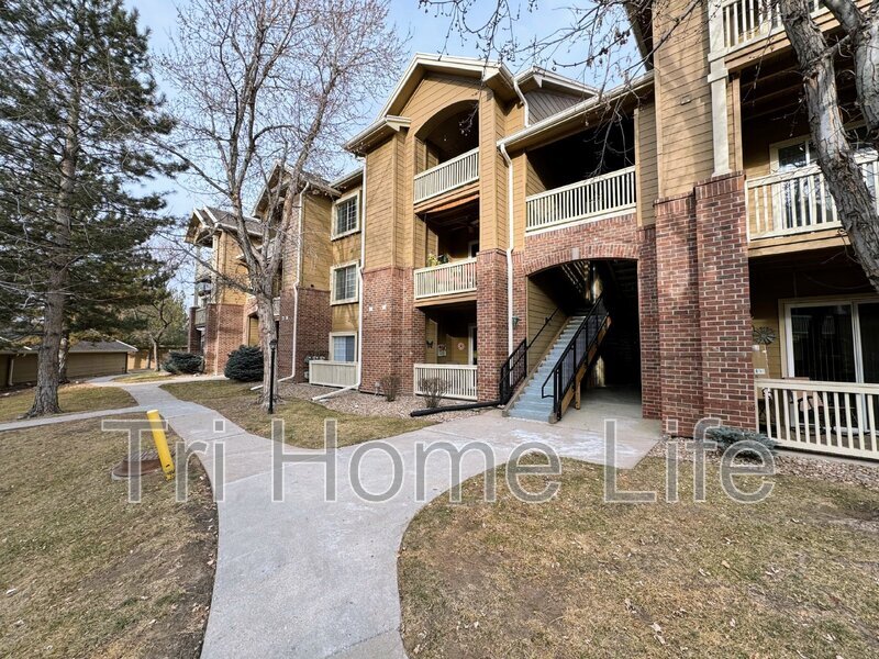 1631 W Canal Cir in Littleton, CO - Building Photo