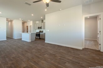 224 Camryn Xing in San Antonio, TX - Building Photo - Building Photo