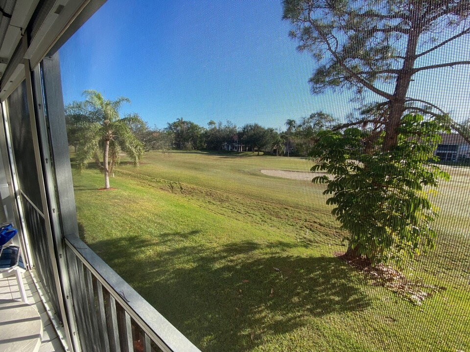 190 Turtle Lake Ct, Unit 204 in Naples, FL - Building Photo