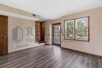 7206-4 W Douglas Ave in Wichita, KS - Building Photo - Building Photo
