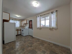 2334 Hamilton Rd in Quinte West, ON - Building Photo - Building Photo