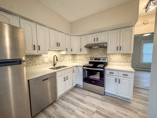 72 Stewart St in Bristol, CT - Building Photo - Building Photo