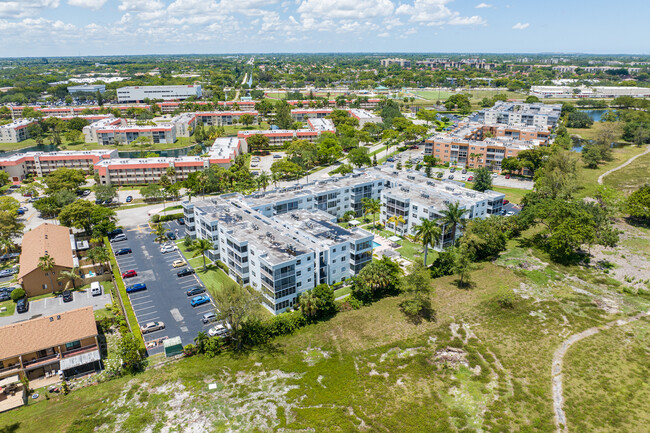 Quail Run in Sunrise, FL - Building Photo - Building Photo