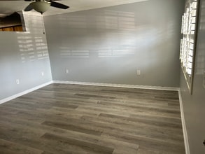 2369 Walton Cir in Palm Harbor, FL - Foto de edificio - Building Photo