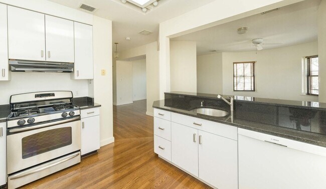 344 Harvard St, Unit 3 in Brookline, MA - Foto de edificio - Building Photo