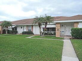 322 Colony Ln in Fort Pierce, FL - Building Photo