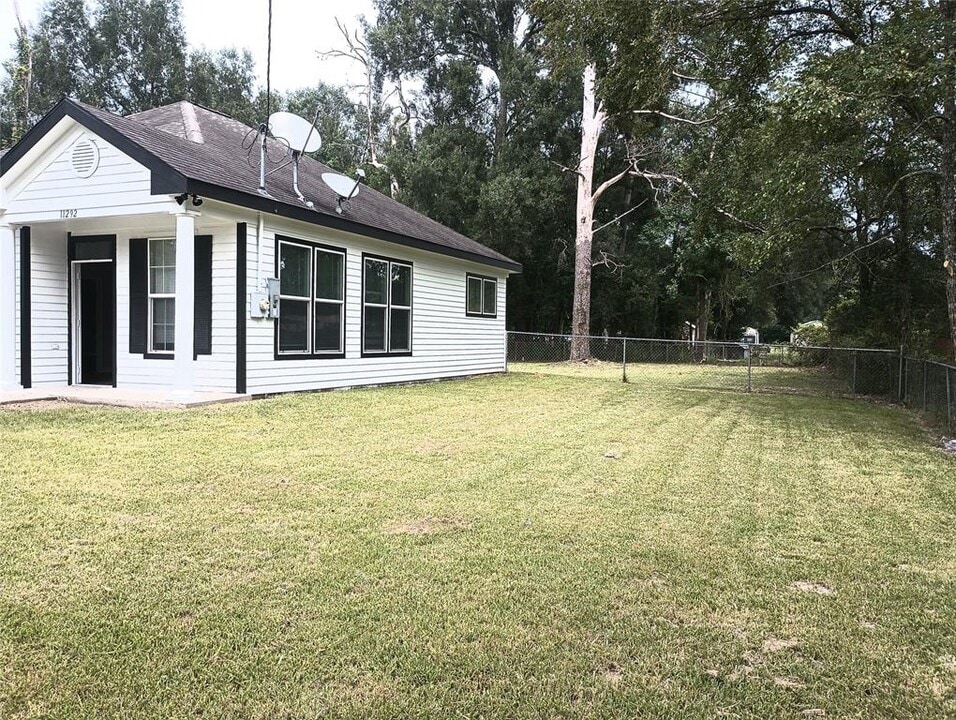 11292 Hodge Rd in Beaumont, TX - Foto de edificio