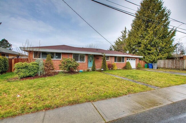 property at 839 Kirkland Ave NE