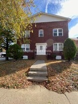 2458 Benton St in Granite City, IL - Building Photo