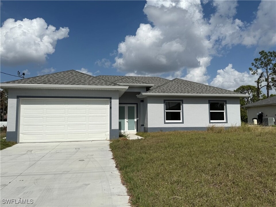 4218 3rd St W in Lehigh Acres, FL - Building Photo