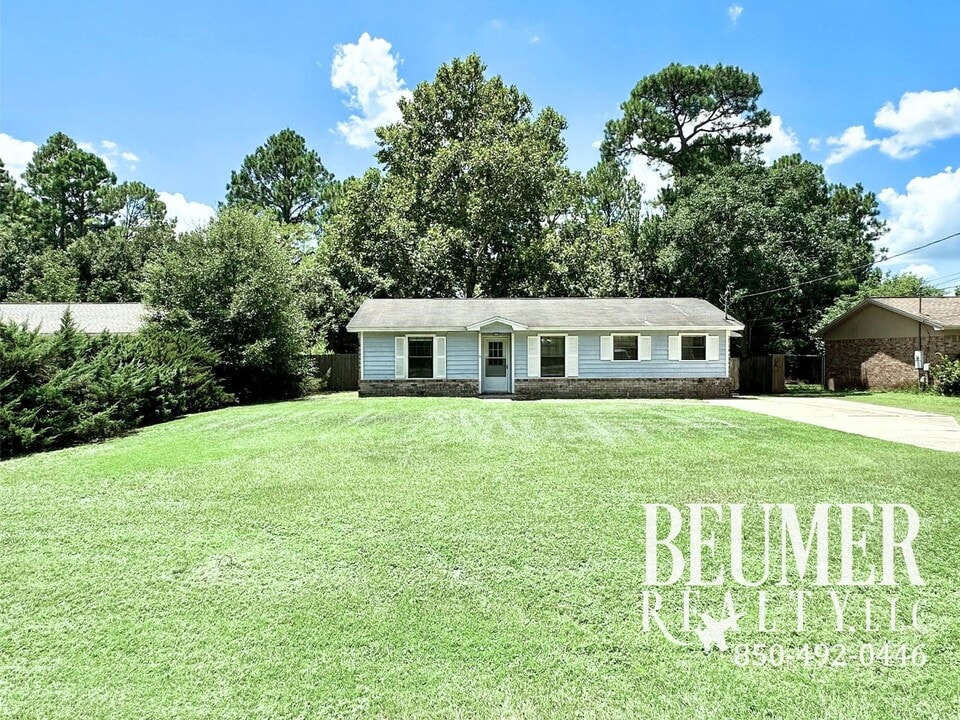 1017 Dog Track Rd in Pensacola, FL - Building Photo