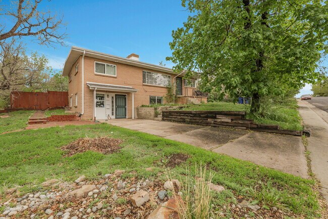 property at 5454 S Elmwood St