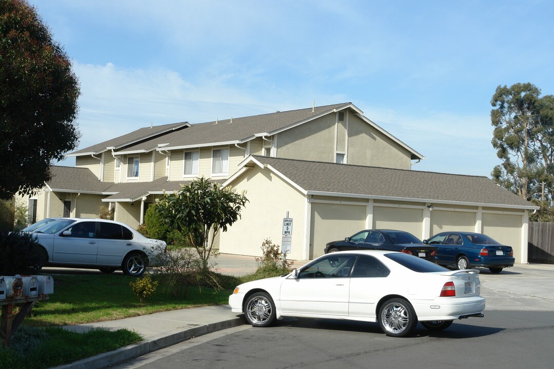 37111 Locust St in Newark, CA - Foto de edificio